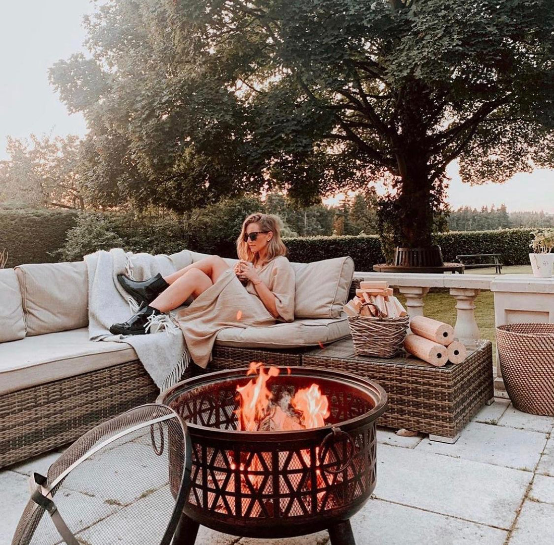 Top 5 Best Ways of Spending the Evening by the Fire