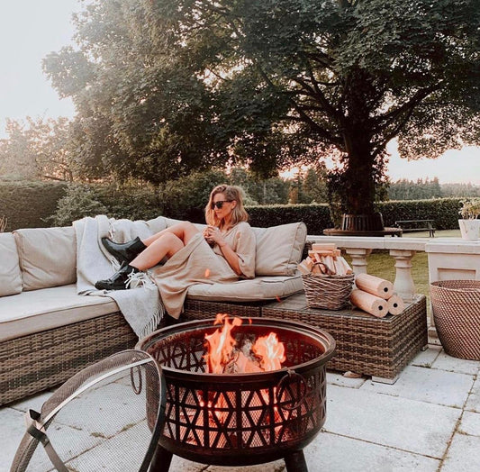 Top 5 Best Ways of Spending the Evening by the Fire